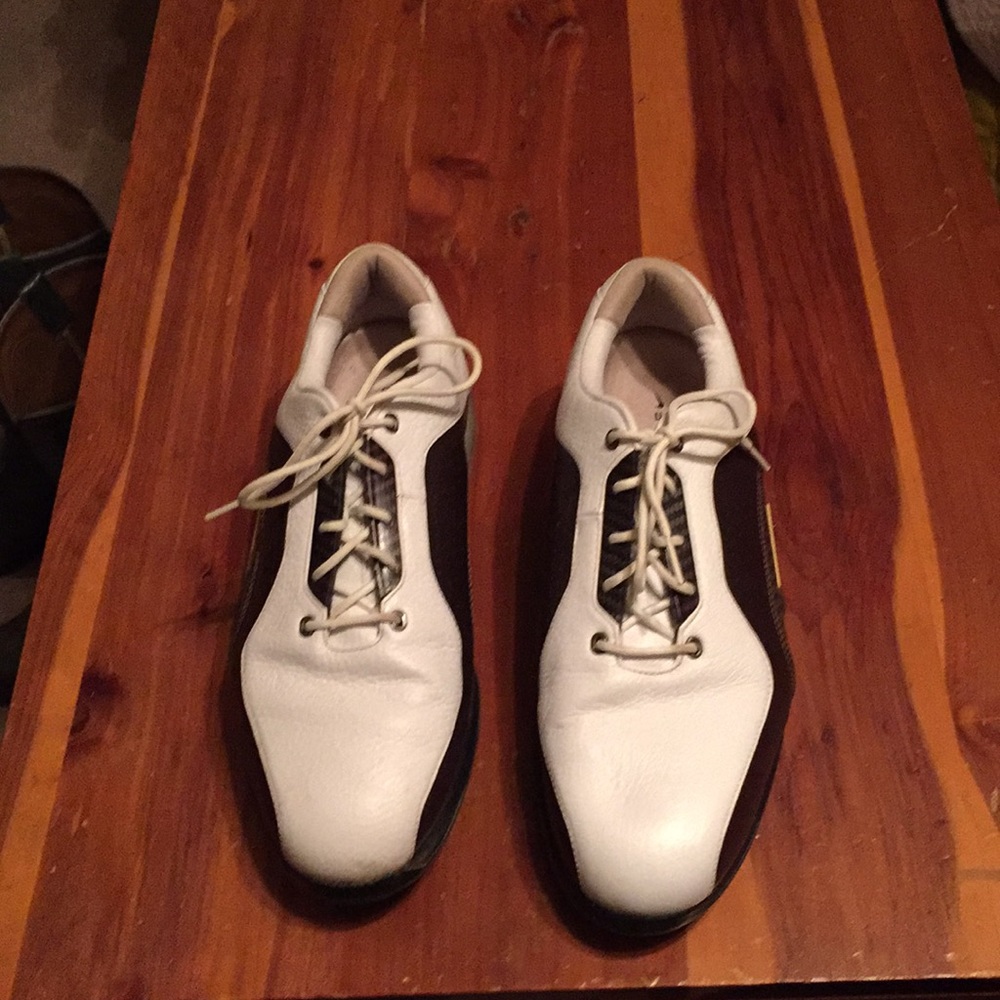 Golf shoes